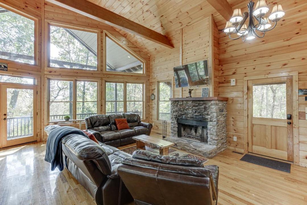 Deluxe Cabin For Groups Near Helen W Hot Tub 科尼利亚 外观 照片