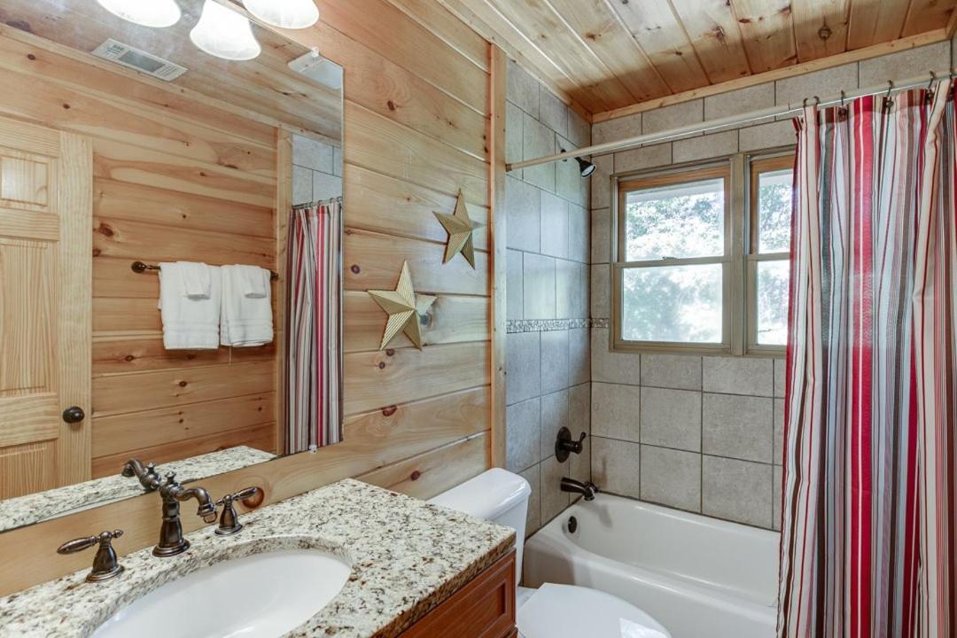 Deluxe Cabin For Groups Near Helen W Hot Tub 科尼利亚 外观 照片