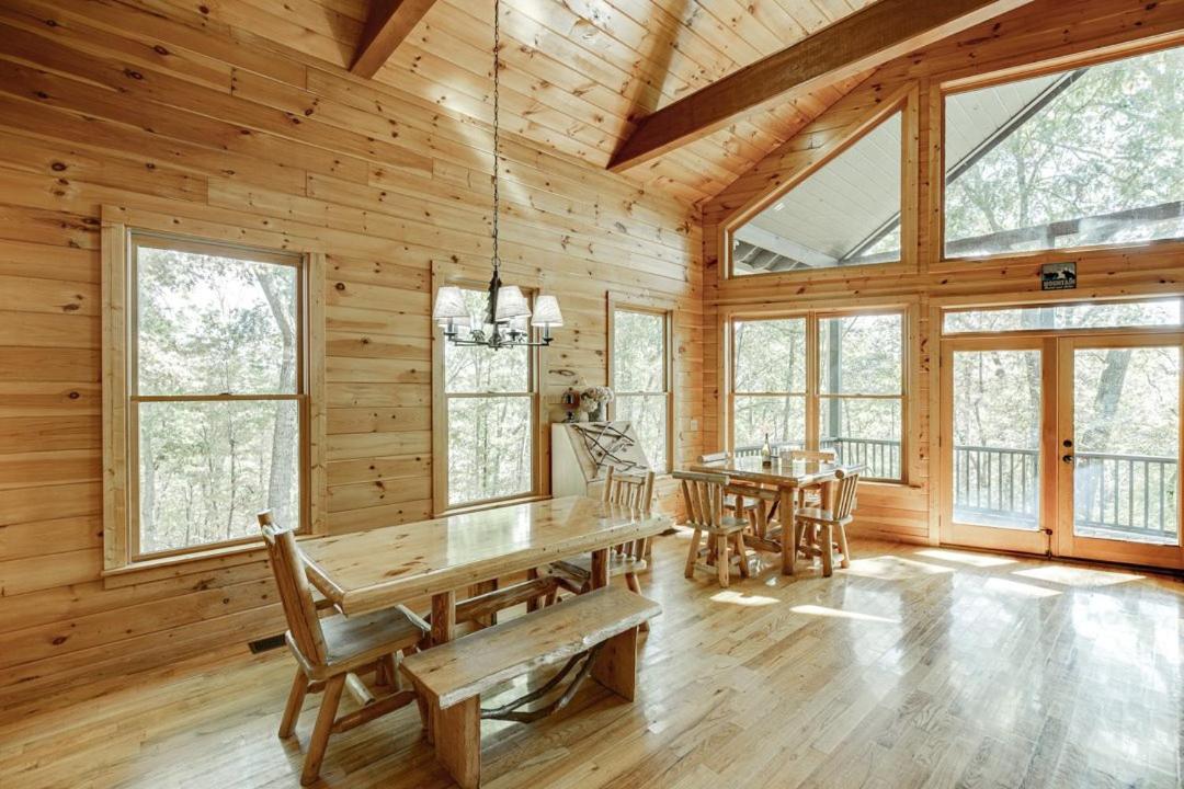 Deluxe Cabin For Groups Near Helen W Hot Tub 科尼利亚 外观 照片